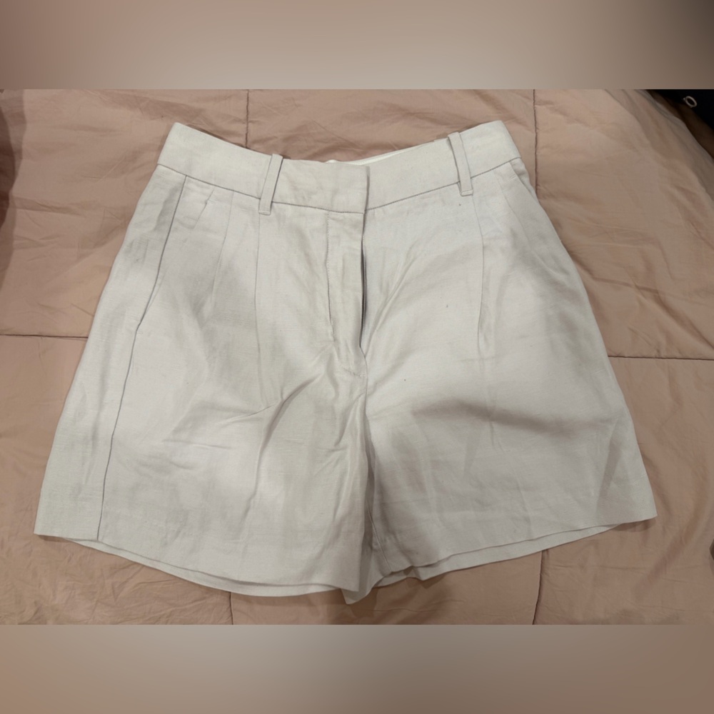 Aritzia Wilfred Linen Shorts in size 4